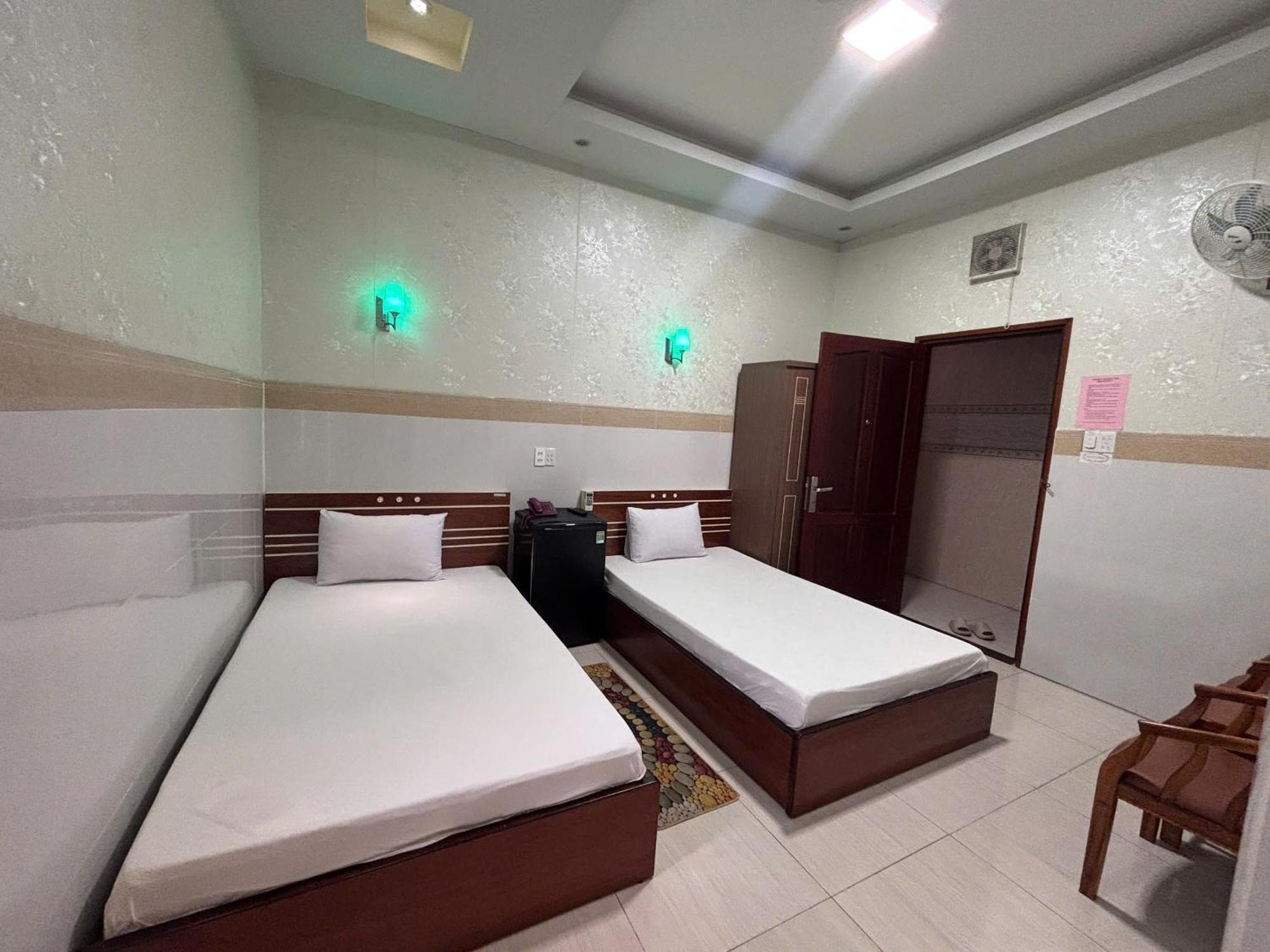 Khach San Kim Hung 2 Hotell Bac Lieu Exteriör bild
